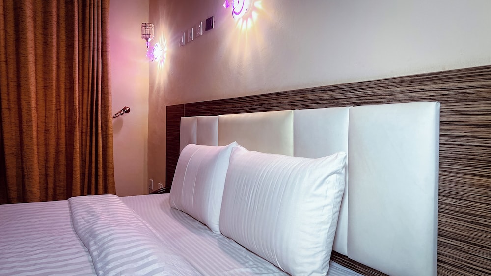 mo house hotel and event center