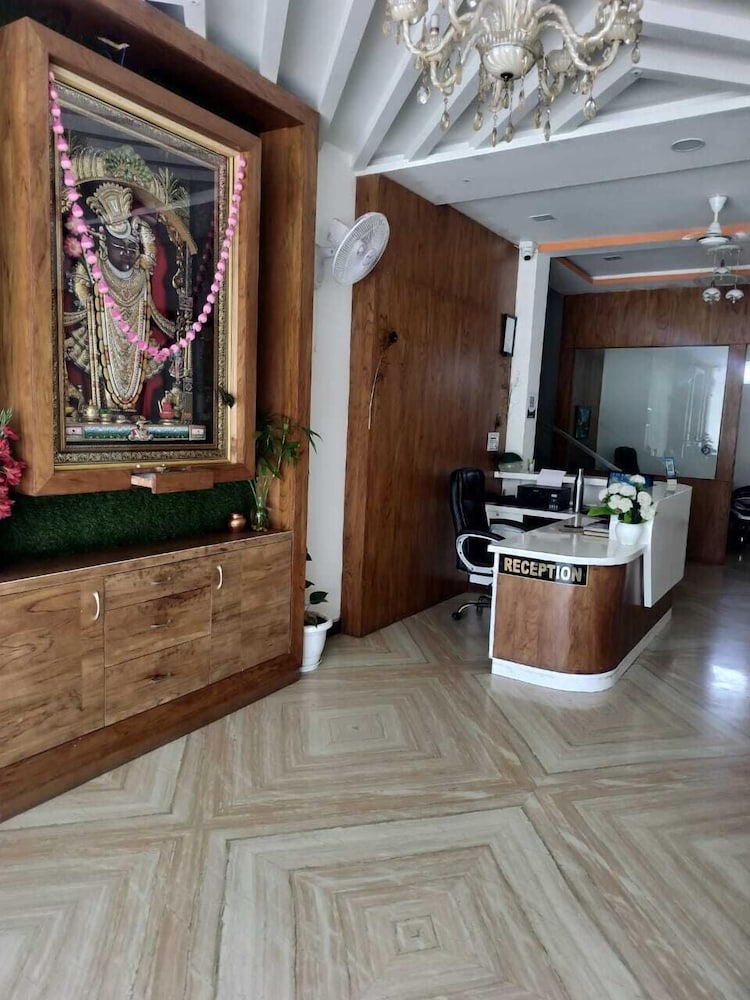 hotel brij palace and restaurant