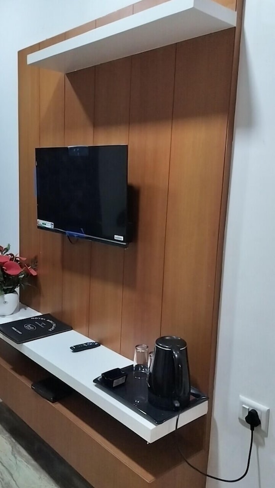 hotel brij palace and restaurant