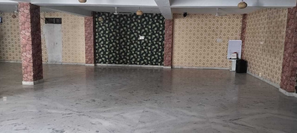 hotel brij palace and restaurant