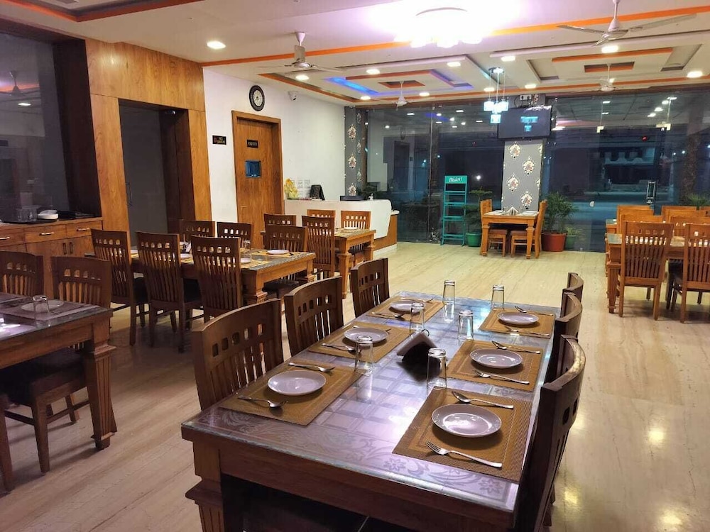 hotel brij palace and restaurant