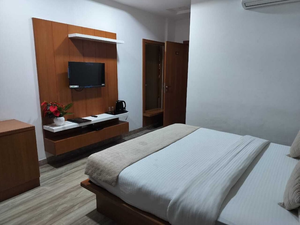 hotel brij palace and restaurant