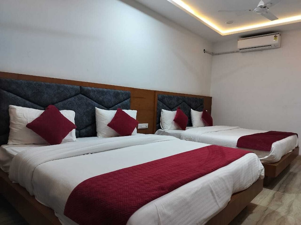 hotel brij palace and restaurant