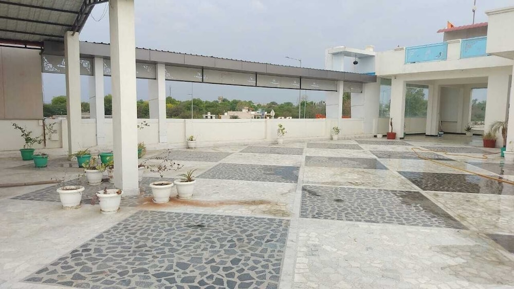 hotel brij palace and restaurant