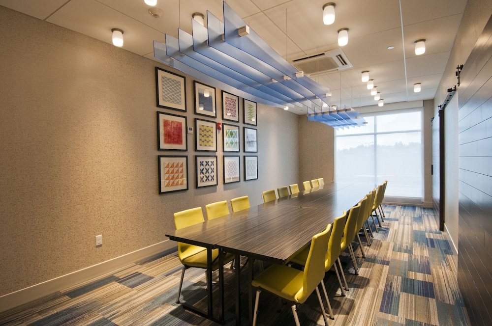 holiday inn express and suites johnstown by ihg