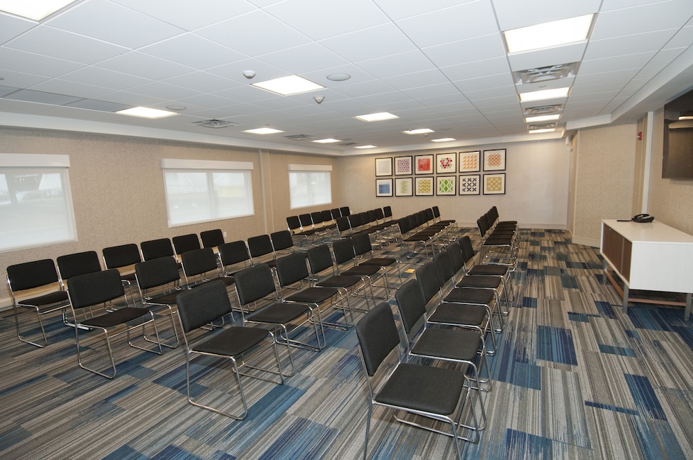 holiday inn express and suites johnstown by ihg
