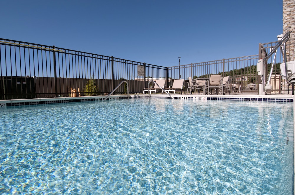 holiday inn express and suites johnstown by ihg