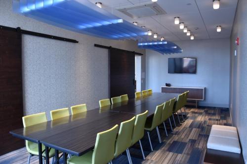 holiday inn express and suites johnstown by ihg