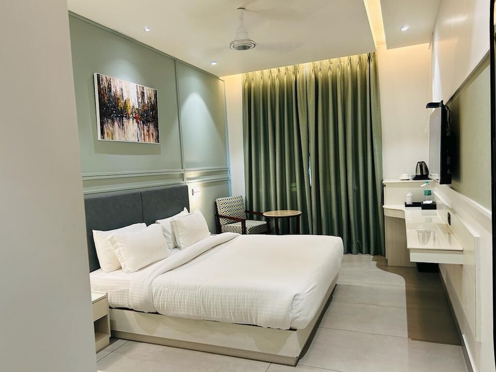 five elements hotels goldleaf haldwani