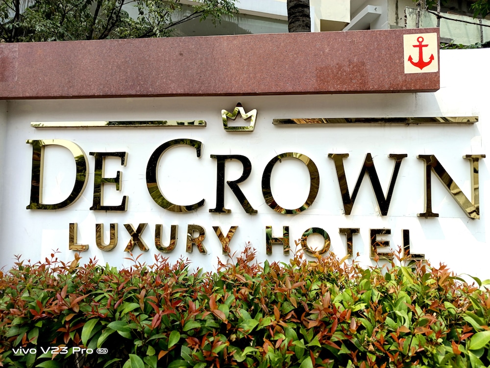 de crown luxury hotel