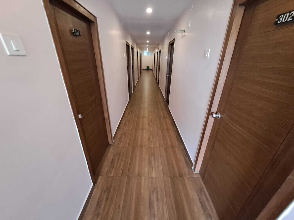 de crown luxury hotel