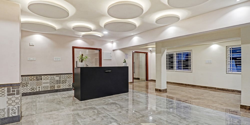 de crown luxury hotel