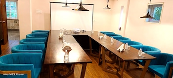 de crown luxury hotel