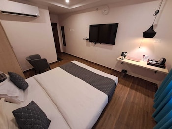 de crown luxury hotel