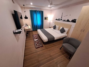 de crown luxury hotel