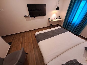 de crown luxury hotel