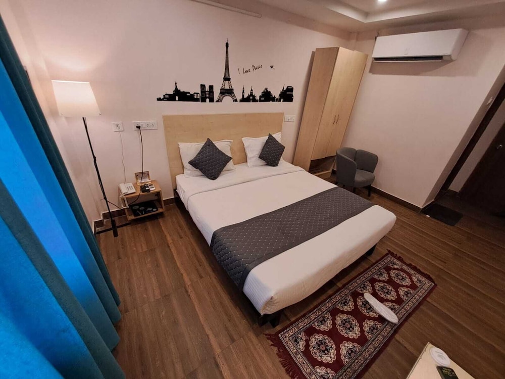 de crown luxury hotel