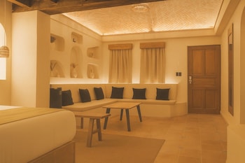 enigmatic hotel experience