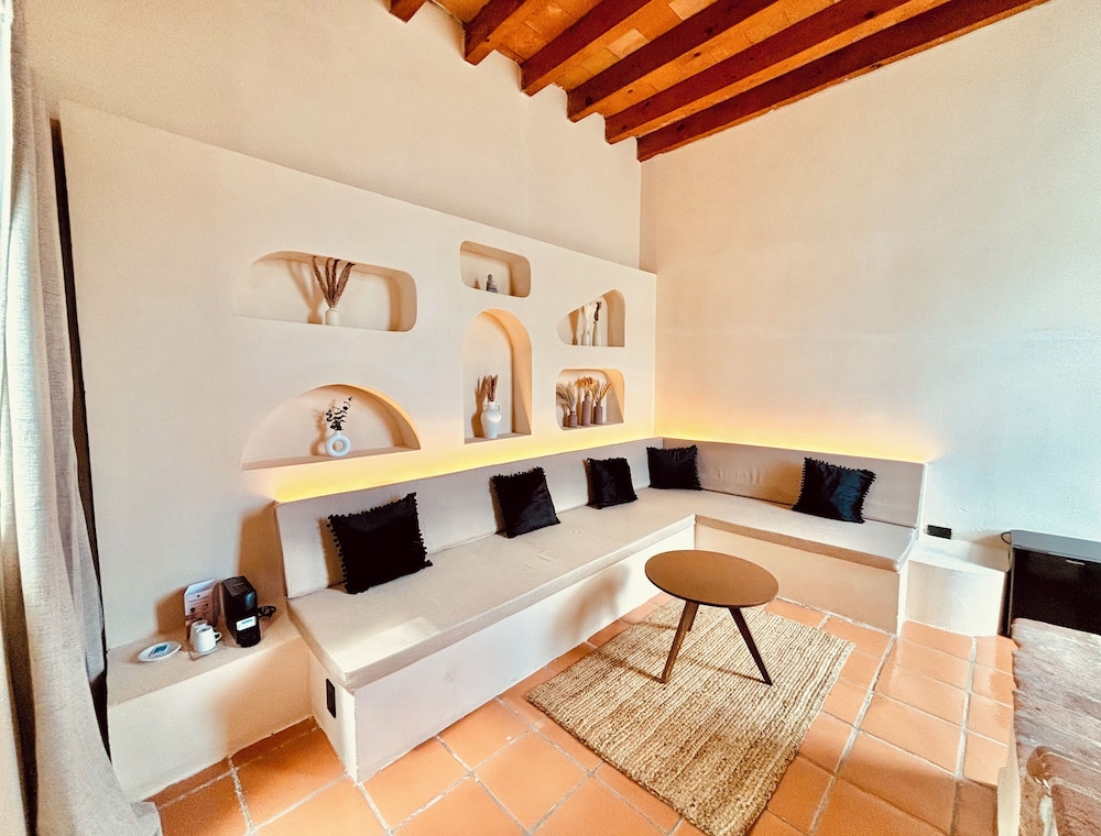 enigmatic hotel experience