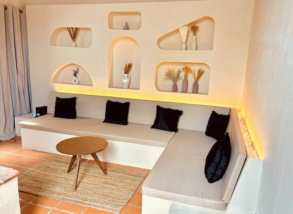 enigmatic hotel experience