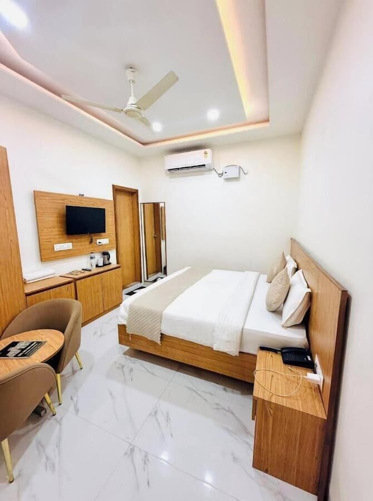 hotel shri radha orchid