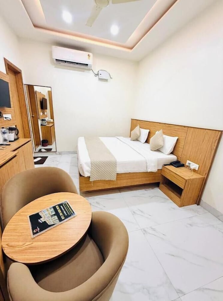 hotel shri radha orchid