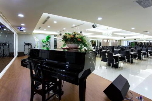 ever luck hotel