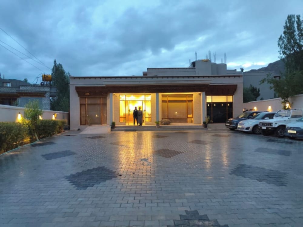 hotel mountain vibes