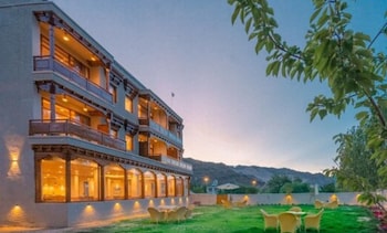 hotel mountain vibes