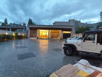 hotel mountain vibes