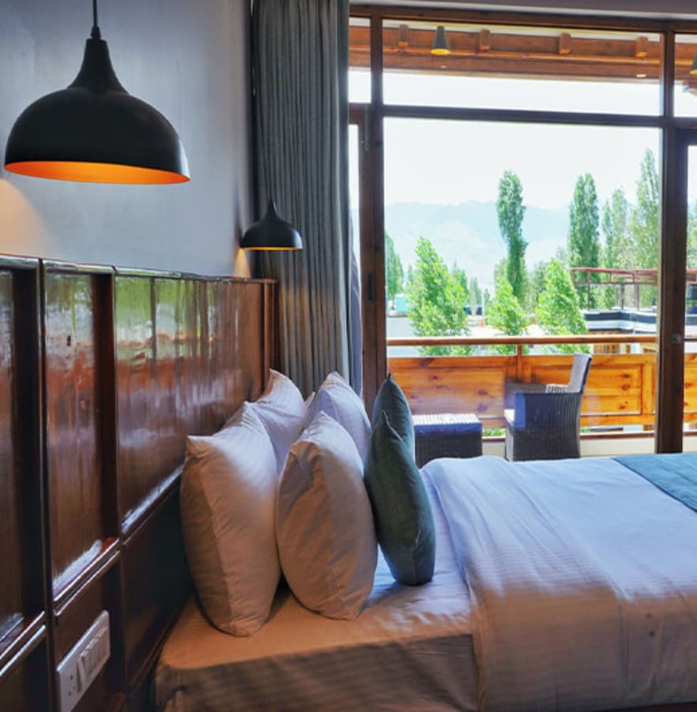 hotel mountain vibes