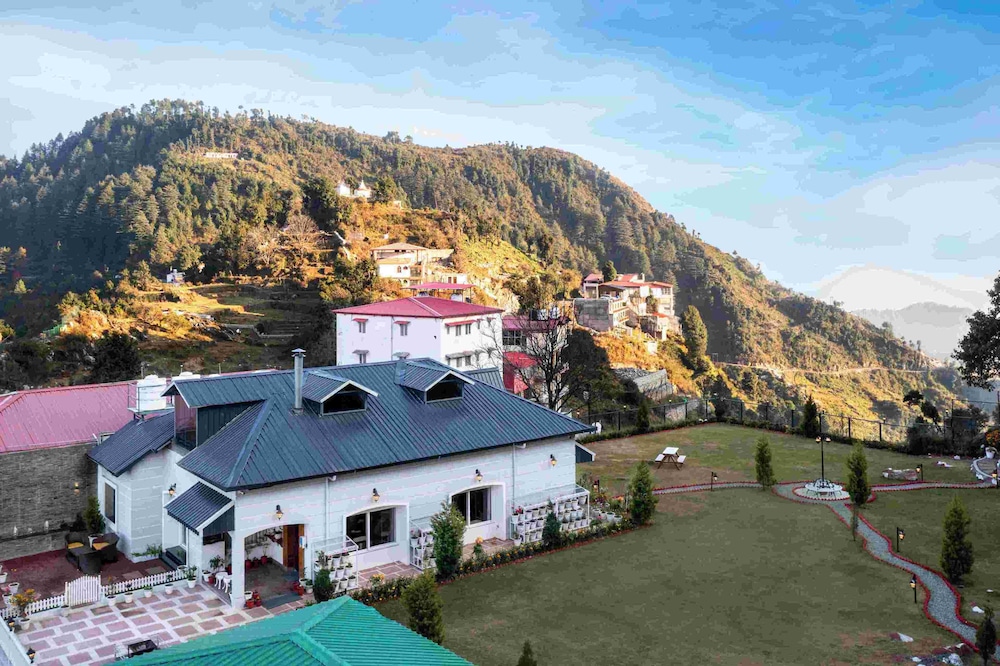 ama stays and trails barefoot bungalow dhanaulti