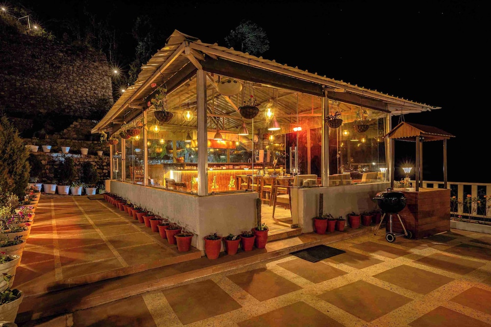 ama stays and trails barefoot bungalow dhanaulti