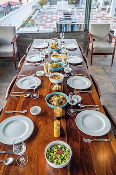 ama stays and trails barefoot bungalow dhanaulti