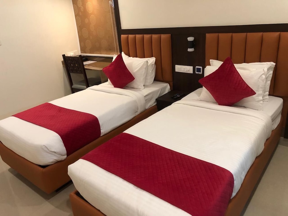 hotel landridge hitech city