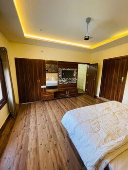 hotel kohinoor and restaurant