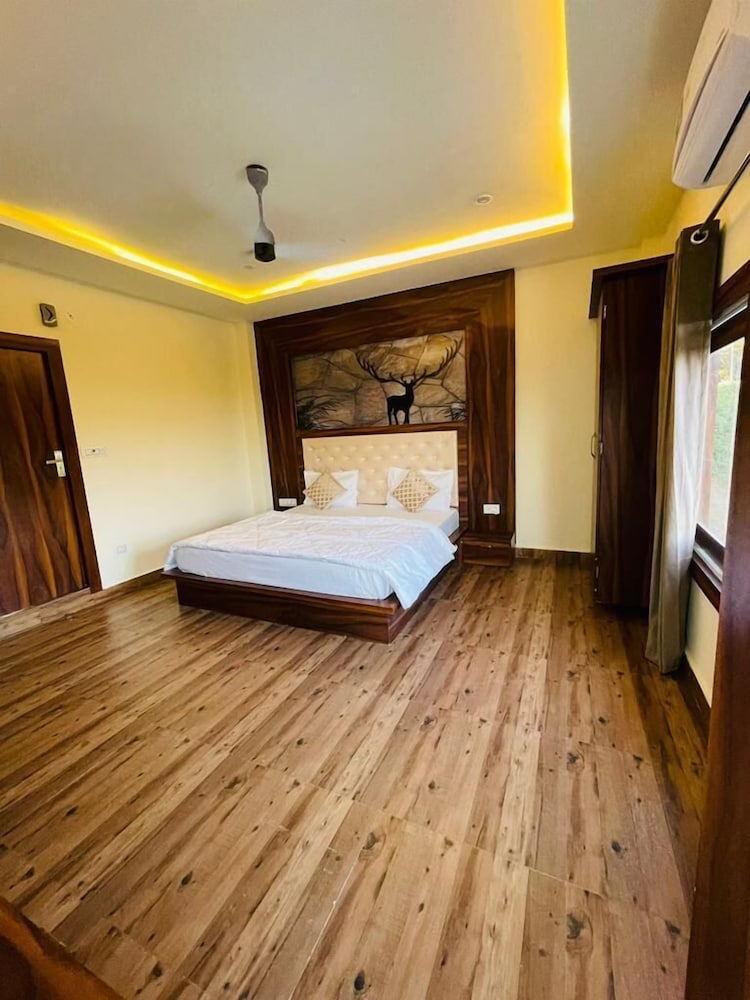 hotel kohinoor and restaurant