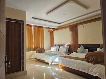 Hotel Pinnacle Peaks,,2 star