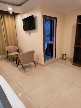 Hotel Pinnacle Peaks,,2 star