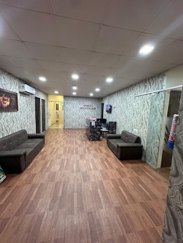 hotel gokul solitaire surat