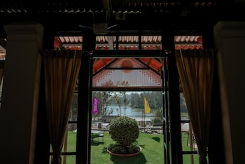 lakefront home hotel