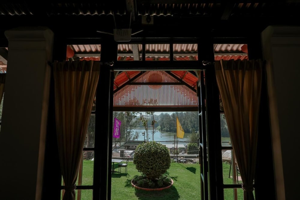 lakefront home hotel