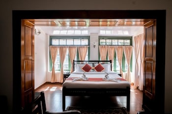 lakefront home hotel