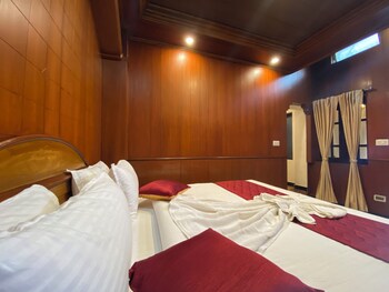 lakefront home hotel