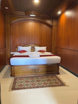 lakefront home hotel