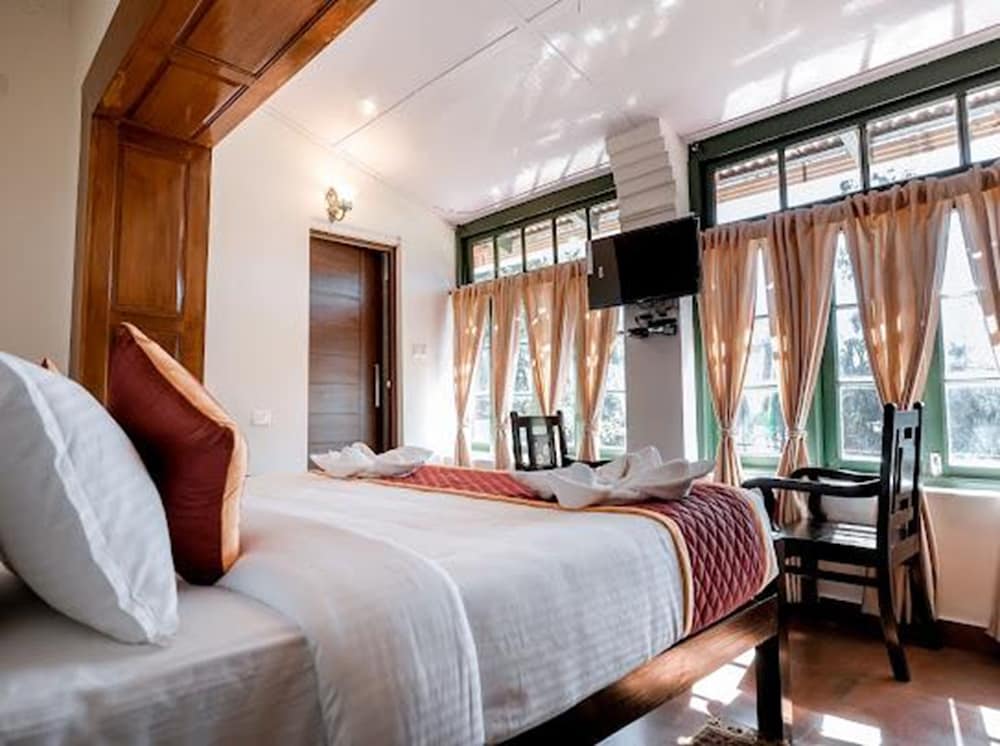 lakefront home hotel