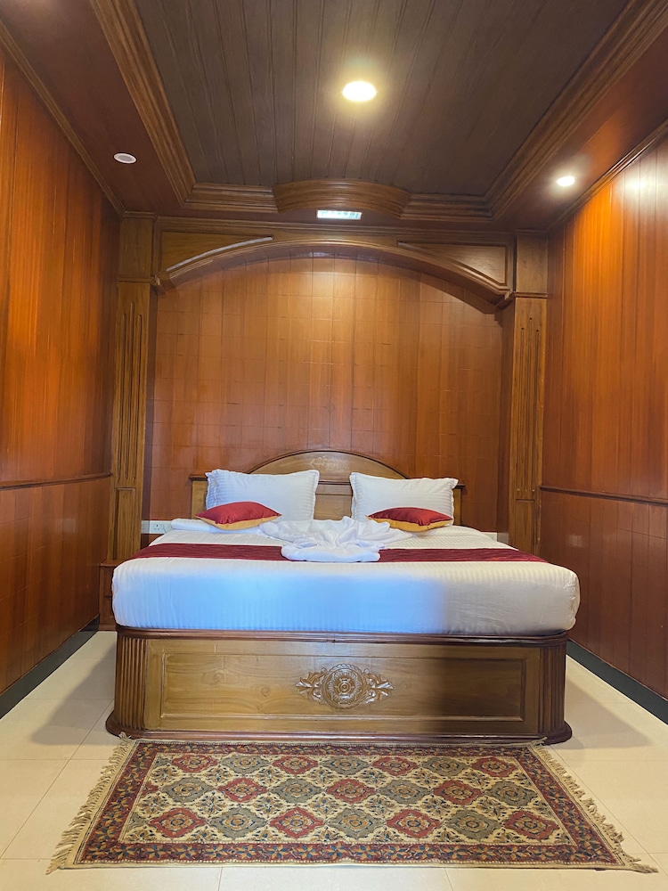 lakefront home hotel