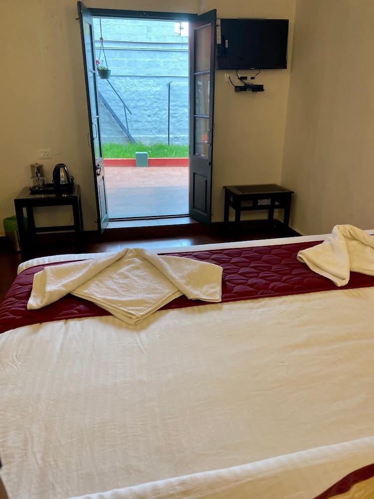 lakefront home hotel