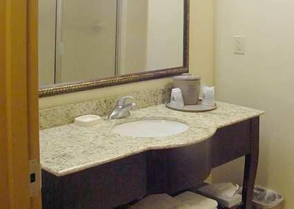 hampton inn and suites fredericksburg