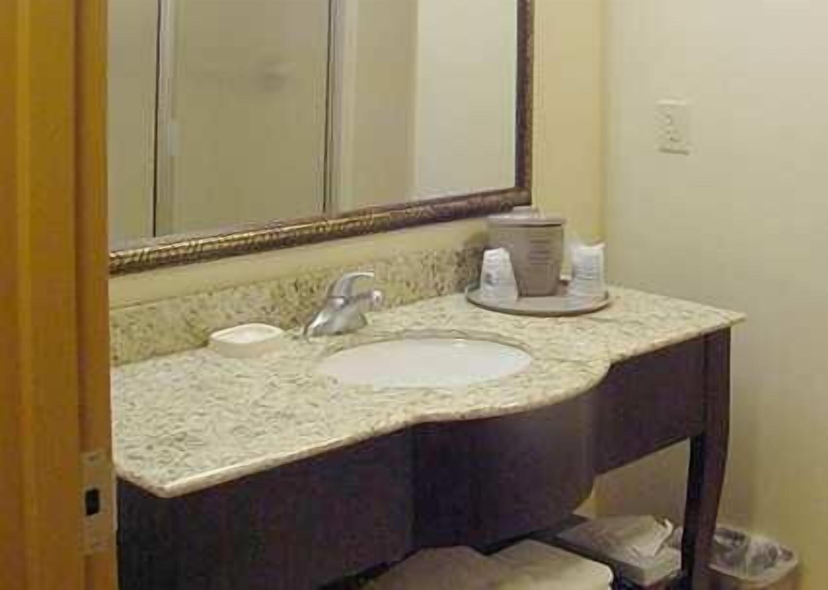 hampton inn and suites fredericksburg